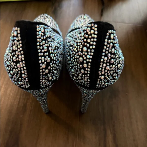 Bedazzled Pump - Picture 6 of 8
